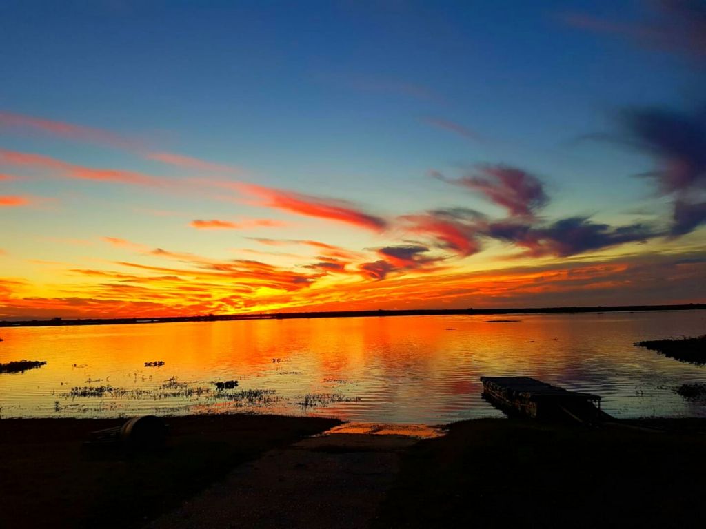 Entardecer no lago
